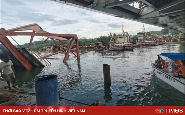 Bridge collapse in the Philippines, 4 people died
