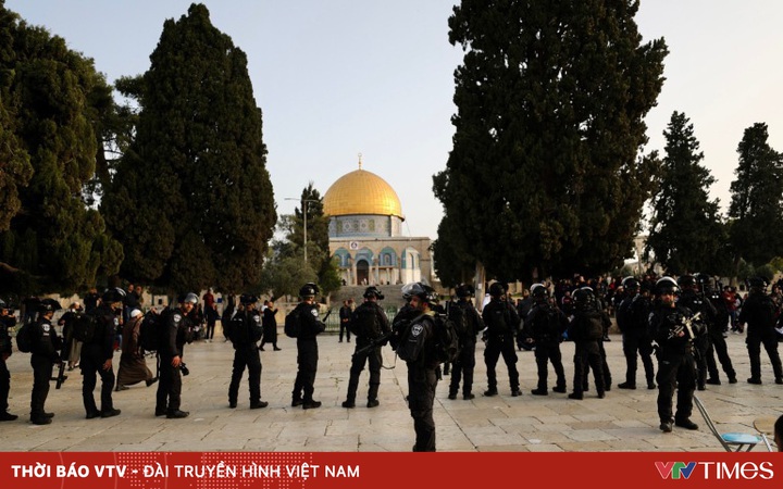 Clashes at Al-Aqsa mosque in Jerusalem, dozens injured