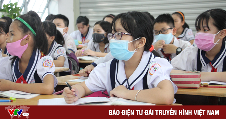 From today (April 6), students of grades 1-6 in Hanoi return to school