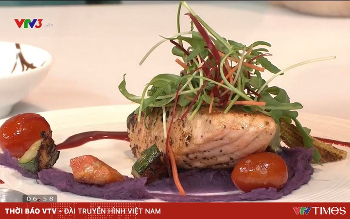 Plum season is here, make a delicious salmon with plum sauce right away