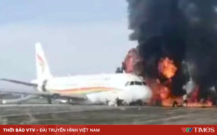 Plane caught fire after crashing off runway in China