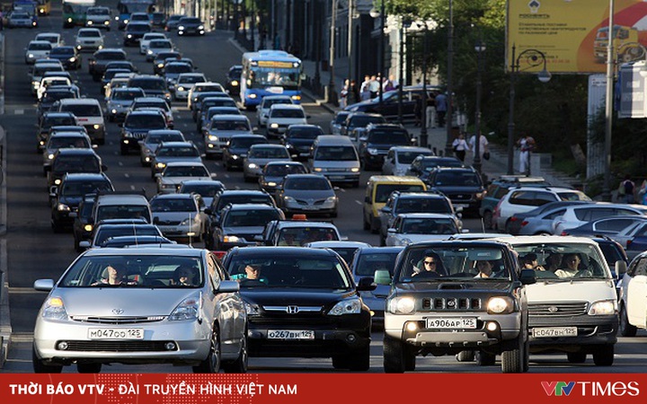 Russian car market plummets