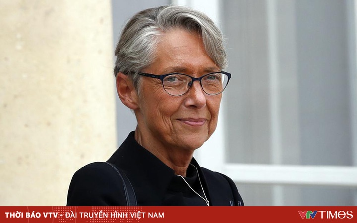 Portrait of the first female French Prime Minister in 3 decades