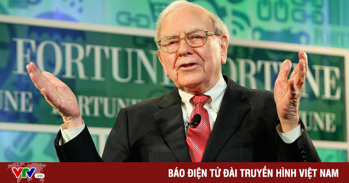 Warren Buffett: Stocks are on fire, don’t look at the electronic board