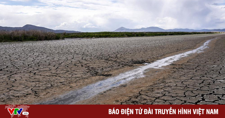 Californians water once a week due to severe drought