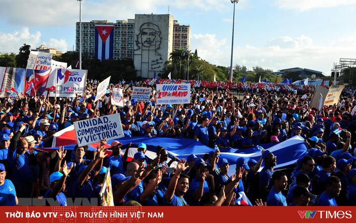 Millions of Cubans march to celebrate International Labor Day