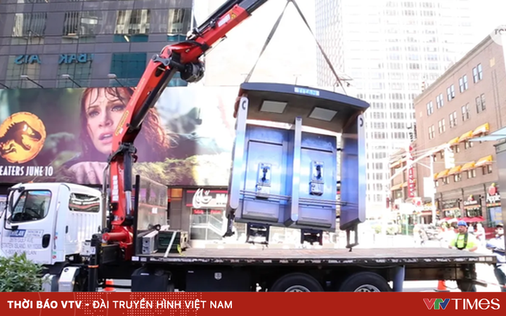 New York removes the last public phone booth