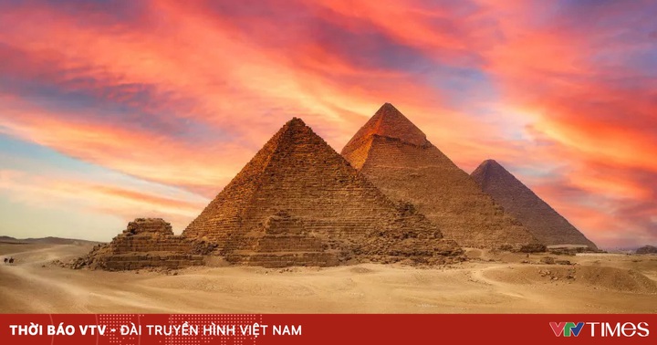 What did the ancient Egyptian pyramids hide?