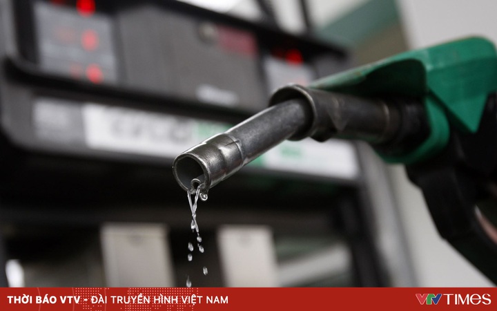 Hungary restricts foreigners from coming to buy cheap gasoline