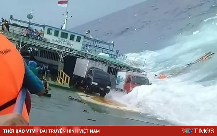 26 people missing in ferry sinking off Indonesia