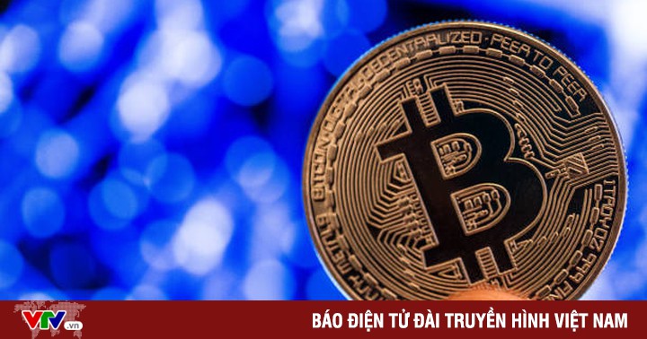 Bitcoin plummets |  VTV.VN