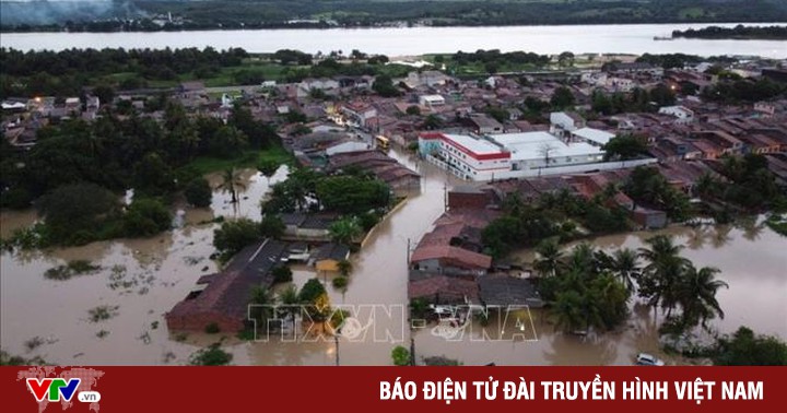 Floods cause serious damage in China, Brazil
