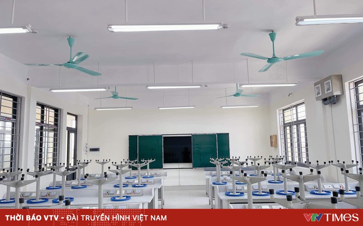 Hanoi: Ceiling fan falls in class, 1 student hospitalized
