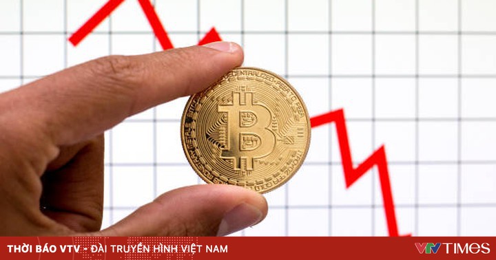 Bitcoin continues to plummet