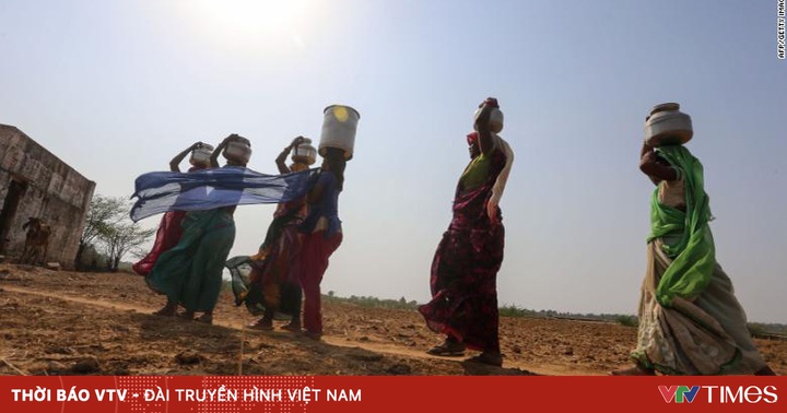 Indians suffer from record heat and serious shortage of clean water