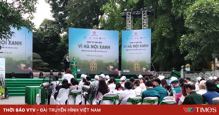 The launching ceremony of the festival “Join hands for green Hanoi”