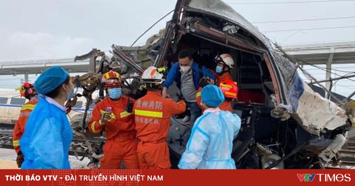 High-speed train in China derailed, driver died
