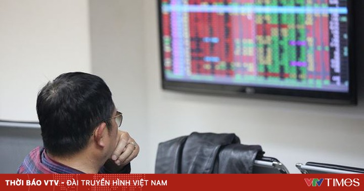 VN-Index lost nearly 17 points