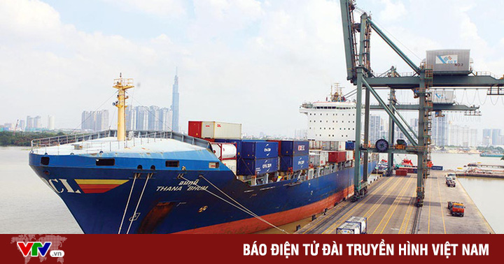 The Government asked Ho Chi Minh City to consider adjusting the port infrastructure fee in July