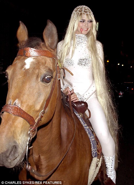 Đây là hình ảnh của nàng siêu mẫu hồi năm 2001 khi mới bước chân vào làng giải trí