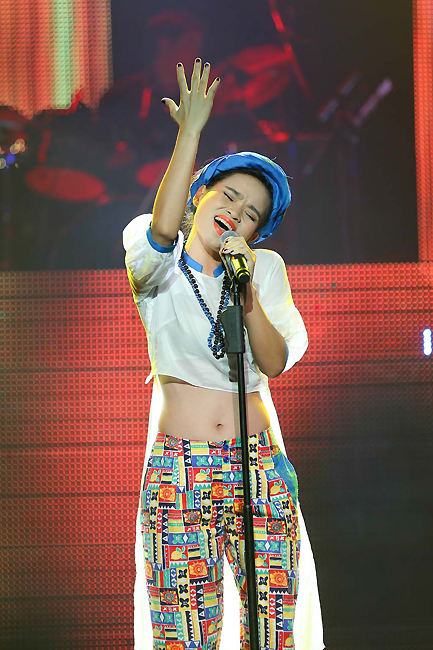 Đồng Lan với Trong ánh mặt trời của Phan Mạnh Quỳnh. Cô cũng là một trong những ca sĩ có phần trình diễn thuyết phục tại Bài hát Việt tháng 9. Trong ánh mặt trời đã nhận giải Nhạc sĩ phối khí hiệu quả (được tảo cho nhạc sĩ Dương Khắc Linh).