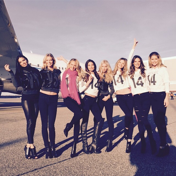 8 người mẫu trong danh sách thiên thần của Victorias Secret Show 2014 - Adriana Lima, Karlie Kloss, Candice Swanepoel, Lily Aldridge, Lindsay Ellingson, Behati Prinsloo, Alessandra Ambrosio và Douzten Kroes.
 