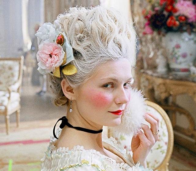 Khó ai có thể quên được hình ảnh nàng Marie Antoinette xinh đẹp và quyền quý do Kirsten Dunst thủ vai trong bộ phim cùng tên sản xuất năm 2006