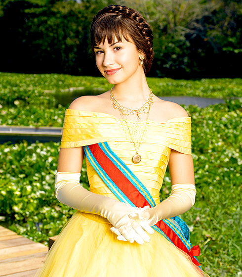 Cùng với cô bạn thân Selena Gomez, Demi Lovato góp mặt trong bộ phim Princess Protection Program năm 2009. Phim đã thu hút 8,9 triệu lượt xem trên kênh Disney Channel ngay ngày đầu trình chiếu