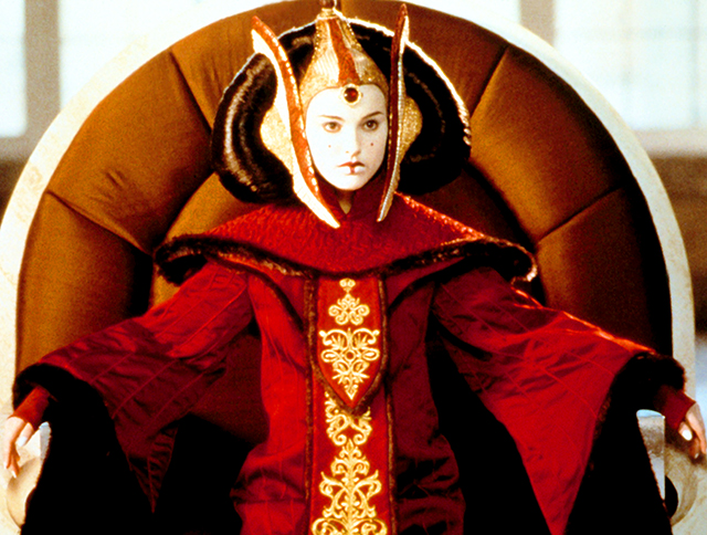 Năm 1999, chủ nhân tương lai của tượng vàng Oscar - Natalie Portman - đã thể hiện vai diễn công chúa Padme Amidala trong siêu phẩm Star Wars: Attack of the Clones và Star Wars: Revenge of the Sith