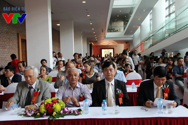 
Buổi lễ kỉ niệm 20 năm thành lập Bảo tàng Dân tộc học Việt Nam là cột mốc đánh dấu những thành tựu mà bảo tàng đã đạt được.
