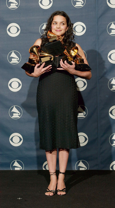 Norah Jones ở Lễ trao giải Grammy lần thứ 45 - 2003.