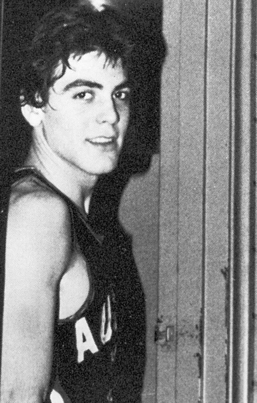 Tài tử George Clooney trông đầy sức hút từ khi còn là một anh chàng tuổi teen.
