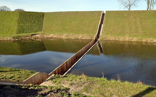 Cây cầu Moses ở Hà Lan được tái thiết lại từ một pháo đài của thế kỷ 17. (ảnh: Flickr).