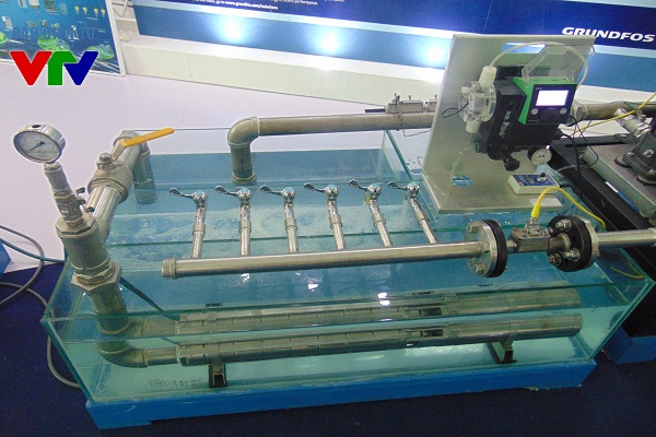 
Một trong nhiều thiết bị xử lý nước sạch được trưng bày.
