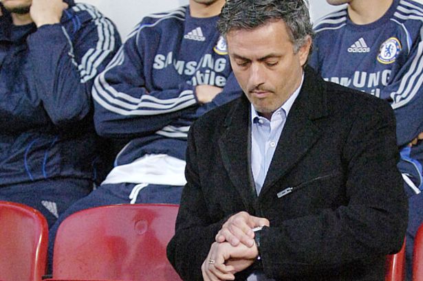 Nếu Chelsea không cải thiện phong độ, thời gian tại vị của Mourinho có thể chỉ được tính bằng phút