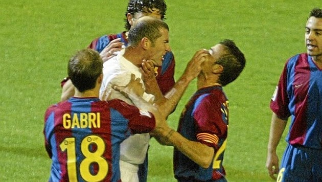 Zidane và Enrique đụng độ trong trận El Clasico cách đây 13 năm. Ảnh: Marca