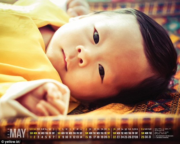 Trang web của Văn phòng Hoàng gia Bhutan vừa phát hành một bộ lịch để bàn chụp hoàng tử trẻ Jigme Namgyel Wangchuck