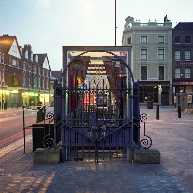 Nhà WC công cộng ở Spitalfields được biến thành một hộp đêm với tên gọi “Public Life”. Nơi này có thể chứa tối đa 60 khách.