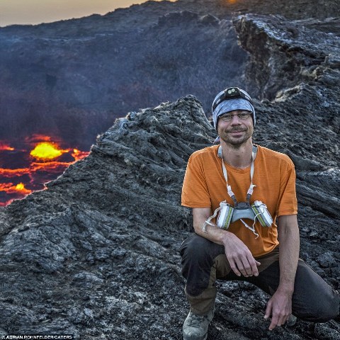 Bên cạnh núi lửa Dallol, nhiếp ảnh gia người Đức cũng đã từng chụp ảnh núi lửa Erta Ale khác của Ethiopia, nơi được mệnh danh là hồ dung nham hoạt động liên tục lâu đời nhất thế giới