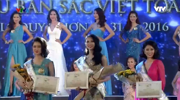 
Ba thí sinh được trao giải thưởng phụ trong đêm bán kết Hoa hậu Bản sắc Việt toàn cầu - Trần Thị Thu Ngân, Nguyễn Thị Tuyết Anh, Nguyễn Minh Anh
