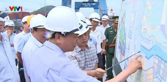 Thủ tướng Nguyễn Xuân Phúc: Nghệ An cần sớm trở thành đầu mối quốc tế về hàng không, cảng biển - Ảnh 1.