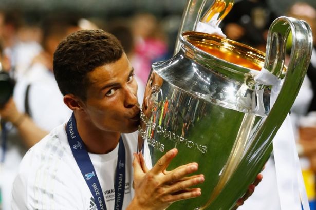 
Ronaldo cùng Real Madrid giành 2 danh hiệu Champions League.
