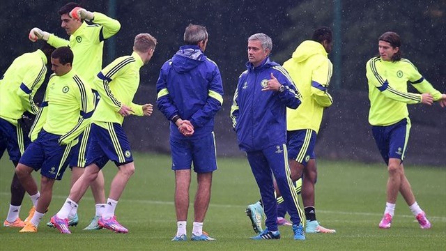 Mourinho cùng các học trò trở lại quê hương ông để tham gia thử thách mang tên Sporting CP.