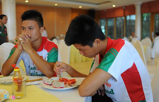 Công Phượng khoe chiến thắng 4 sao trong bữa sáng của U19 VN