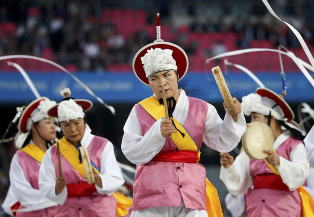 Các nghệ sĩ trình diễn vũ khúc Pungmul nổi tiếng của Hàn Quốc.