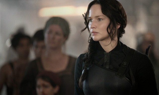 Jennifer Lawrance vẫn giữ vững phong độ với vai Katniss trong phần III của The Hunger Games.