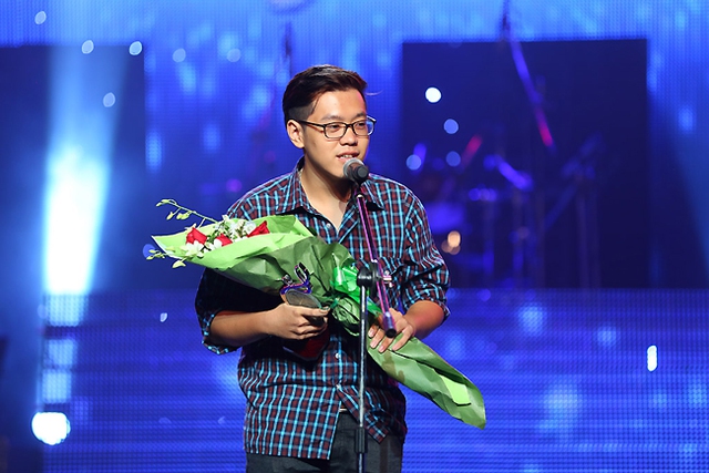 Tác giả Lê Hà Nguyên nhận giải Bài hát ấn tượng cho ca khúc Những ngày hè ấy.