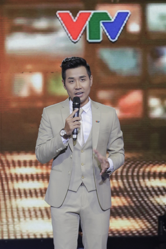 MC Nguyên Khang - Người dẫn chính trong Lễ trao giải Ấn tượng VTV