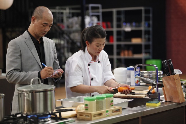 Lê Chi – một đại diện của những người phụ nữ giàu trải nghiệm về nền ẩm thực đa dạng trên thế giới và bề dày kinh nghiệm nấu nướng cho gia đình.