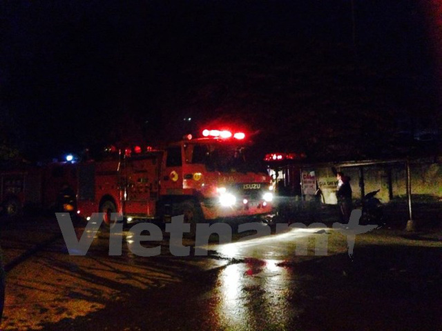 Xe cứu hỏa tại hiện trường vụ cháy (Ảnh: Hạnh Dung/Vietnam+).